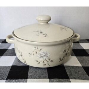 Southampton Stoneware Collection 2.5 Quart Casserole Dish With Lid